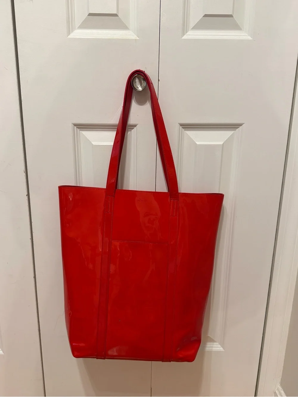 Sezane "The Tote" in Patent Red - Picture 4 of 14